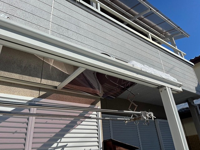 甲斐市　テラスポリカ破損